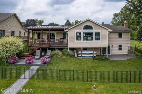 1158 Camelot Dr, Putnam, MI 48169