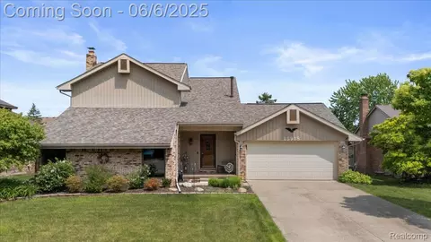 15918 Penn Dr, Livonia, MI 48154