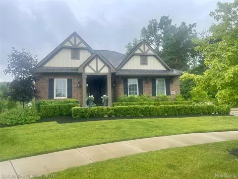 49062 Honey Tree Ct, Northville, MI 48168
