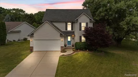 315 Valleyview Dr, Linden, MI 48451