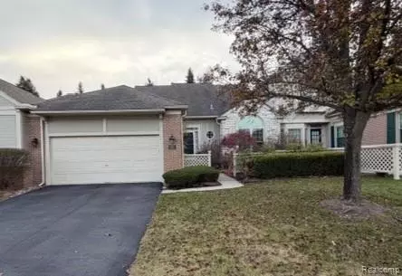 692 Brockmoor Ln, Bloomfield Hills, MI 48304