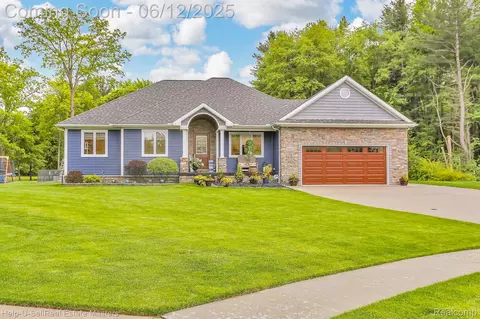 3152 Spruce Dr, Port Huron, MI 48060