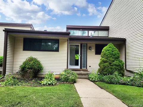 5201 Orchard Grove Dr #7, Mundy, MI 48507