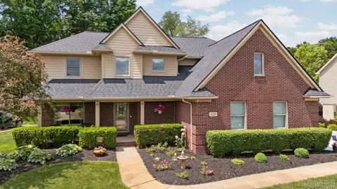 620 Olivia Dr, Milford, MI 48381