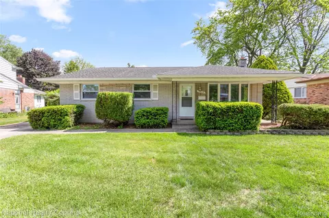 1942 Atlas Ct, Troy, MI 48083