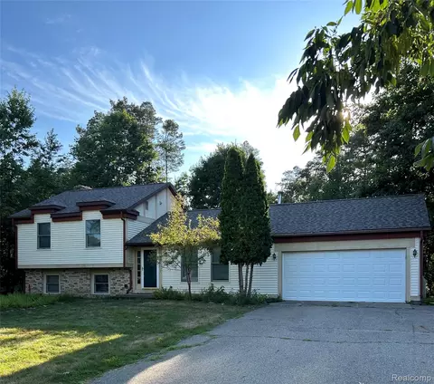 1690 Cedar Knoll Ln, Caro, MI 48723