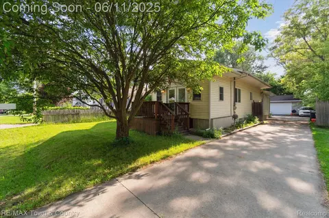 3244 Huggins Ave, Flint, MI 48506