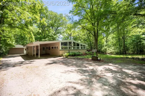 25022 Pimlico Ct, Farmington Hills, MI 48336