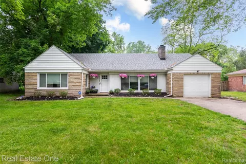 22485 Fairway Dr, Southfield, MI 48033