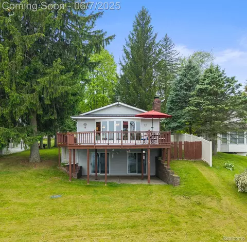 6300 Bullard Rd, Fenton, MI 48430