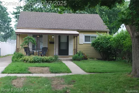 4449 Carnegie St, Wayne, MI 48184