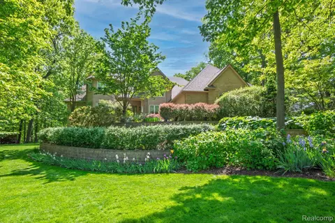 3587 Woodridge Dr, Genoa, MI 48843