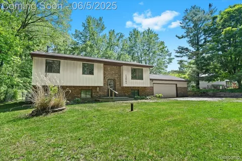 13041 Big Lake Rd, Springfield, MI 48350
