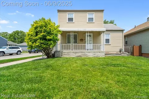 740 Hudson St, Wyandotte, MI 48192