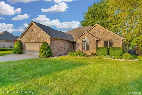 51414 Pinewood Dr, Macomb, MI 48042