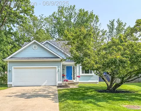 6021 Sipes Ln, Flint, MI 48532