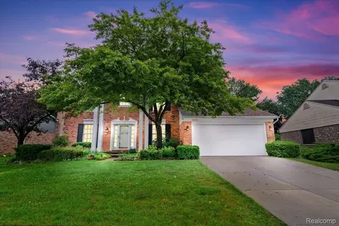 7672 Admiralty Dr, Canton, MI 48187