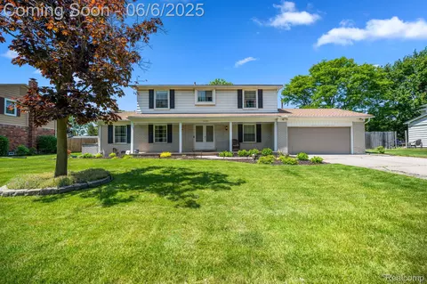 25353 Castlereigh Dr, Farmington Hills, MI 48336