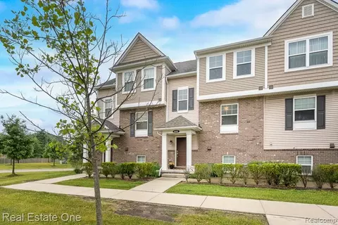 4661 Bradley Cir, Troy, MI 48085