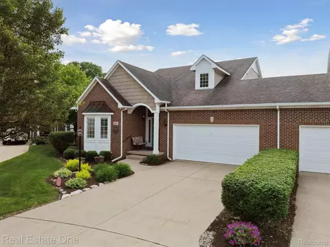 446 Delmar Ct, Highland, MI 48357
