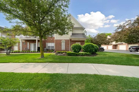 34580 Northrup Dr, Chesterfield, MI 48047