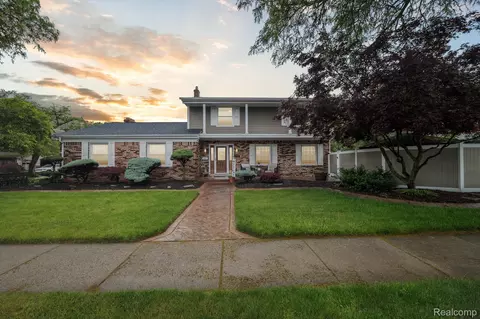 13908 Village Ln, Riverview, MI 48193