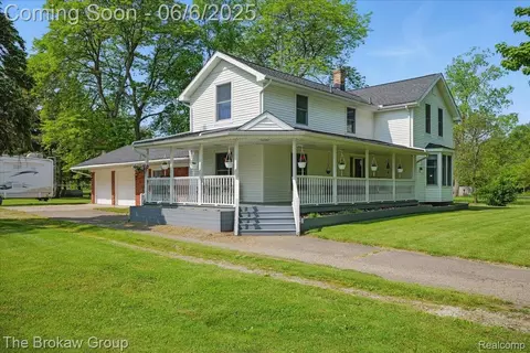 5388 Potter Rd, Burton, MI 48509