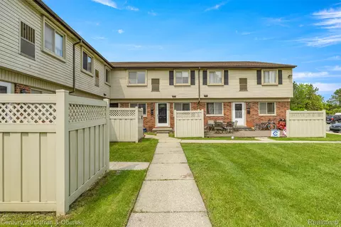 24969 Mayfair St, Flat Rock, MI 48134