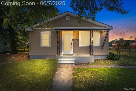 5832 Wilkie St, Taylor, MI 48180