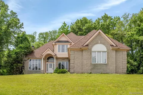 2479 Waterfront Dr, Brighton, MI 48114