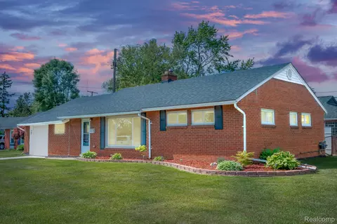 26395 Dale Ct, Roseville, MI 48066