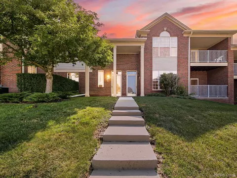 1850 Flagstone Cir, Rochester, MI 48307