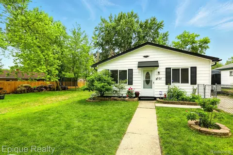 201 Parkdale Ave, Pontiac, MI 48340