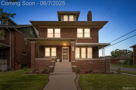 5302 Burns St, Detroit, MI 48213