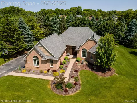 1890 Turnberry Ct, Oxford, MI 48371