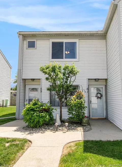 59 Rosebud Ln #74, Mount Clemens, MI 48043