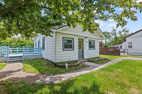 950 Auburndale Ave, Ypsilanti, MI 48198