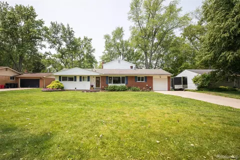 17733 Deering St, Livonia, MI 48152