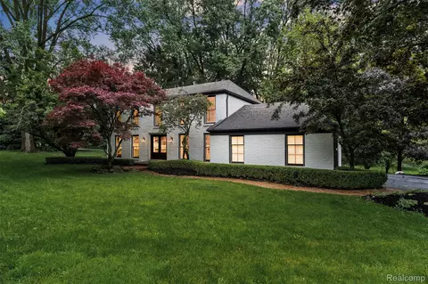 5341 Forest Way, Bloomfield Hills, MI 48302