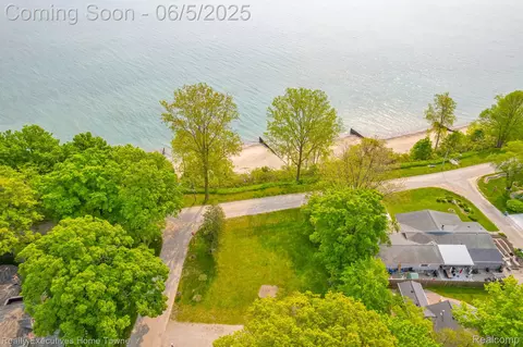 7102 Lakeview Dr, Worth, MI 48450