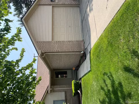 4110 W Cristina Ct S #32, Warren, MI 48091
