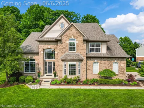 3924 High Grove Way, Orion, MI 48360
