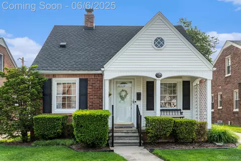 916 N Rosevere Ave, Dearborn, MI 48128