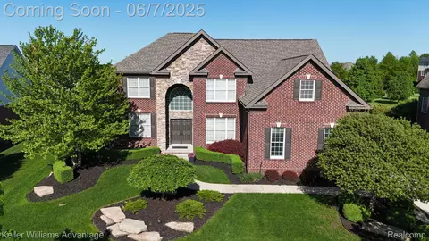 50702 Amesburg Dr, Novi, MI 48374
