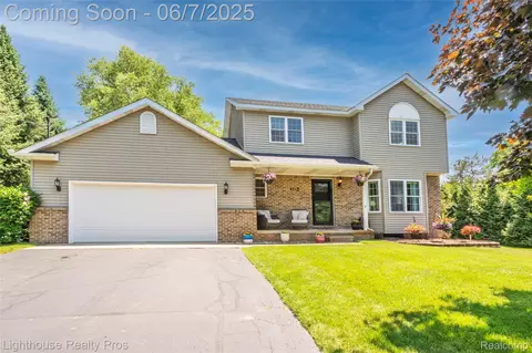 6713 Cheddar Valley Dr, Green Oak, MI 48116