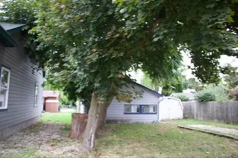 2960 Glenbroke St, Keego Harbor, MI 48320