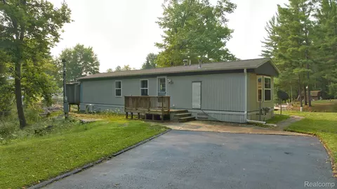 3730 Pinelands Rd, Gladwin, MI 48624