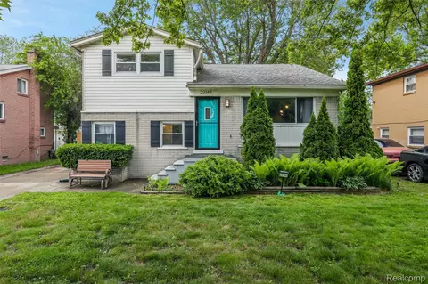 22147 Melrose Ct, Eastpointe, MI 48021