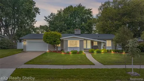 32625 Northampton Dr, Warren, MI 48093