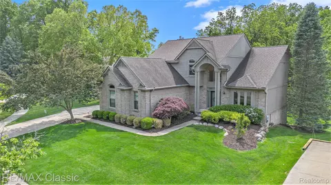 40515 Paisley Cir, Novi, MI 48377